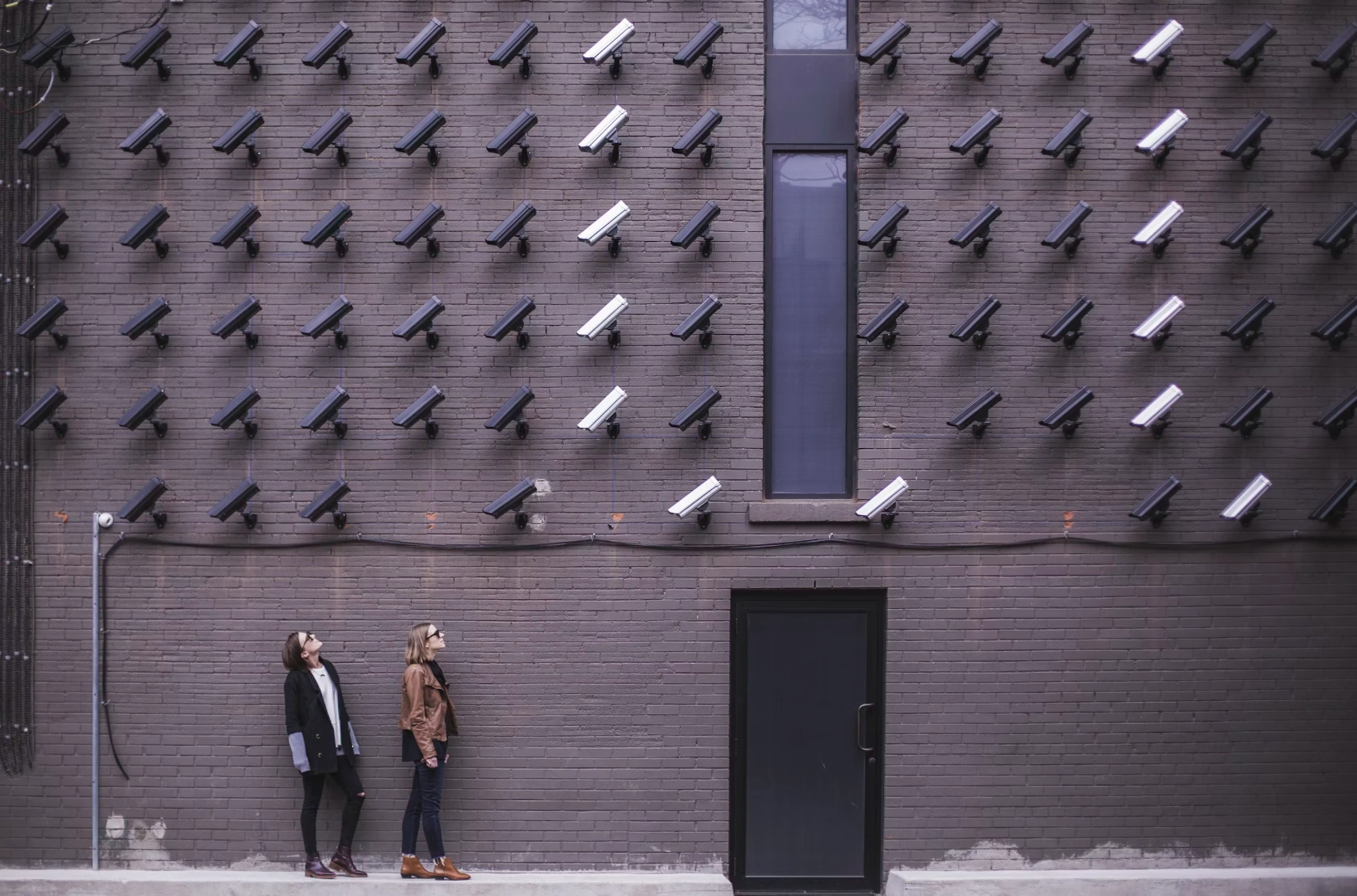 O Google Revoga Proibição do Uso de IA para Armas e Tecnologias de Vigilância
