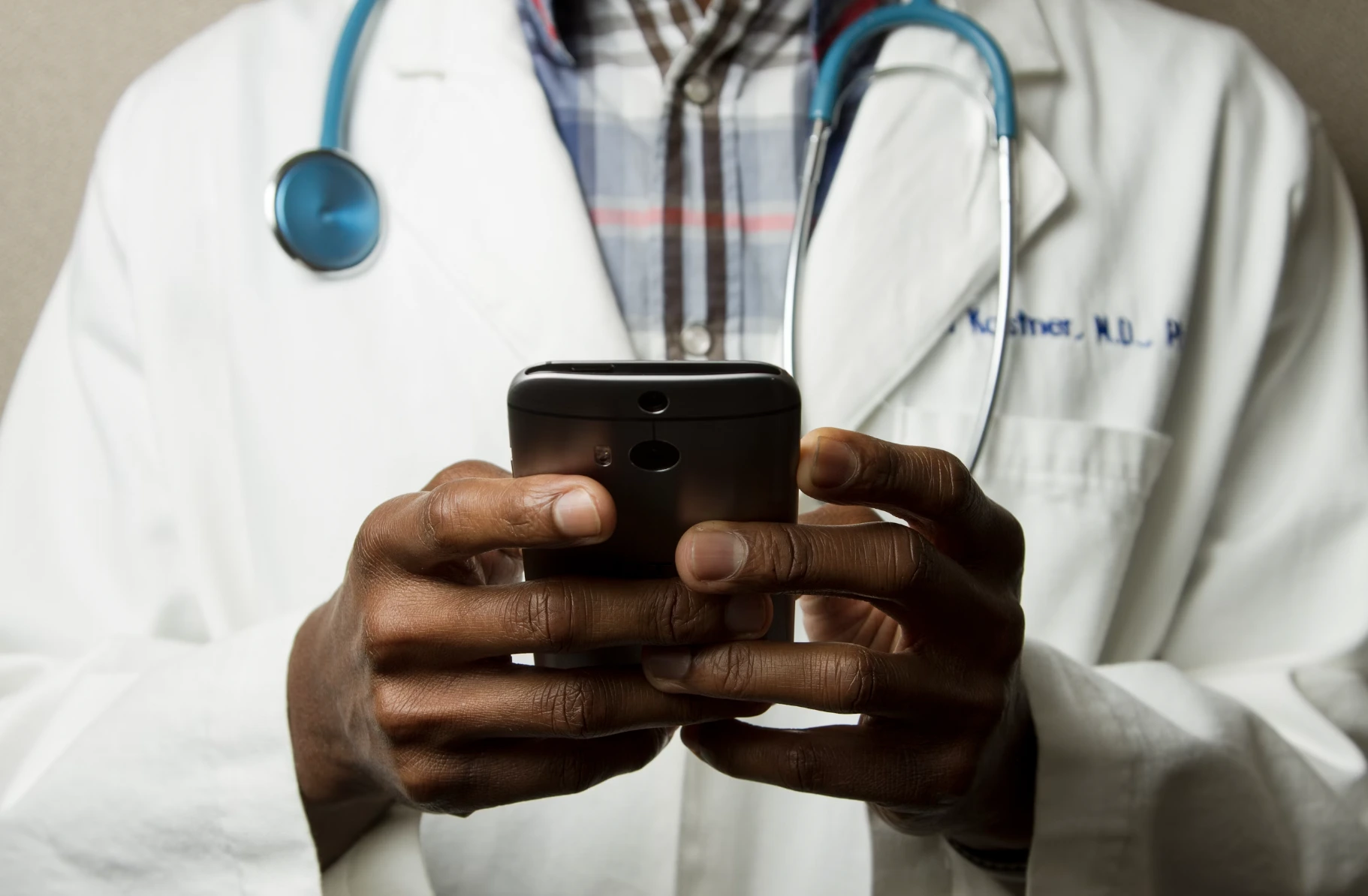 A UCSF Adota Escrivães de IA para Melhorar a Interação Médico-Paciente