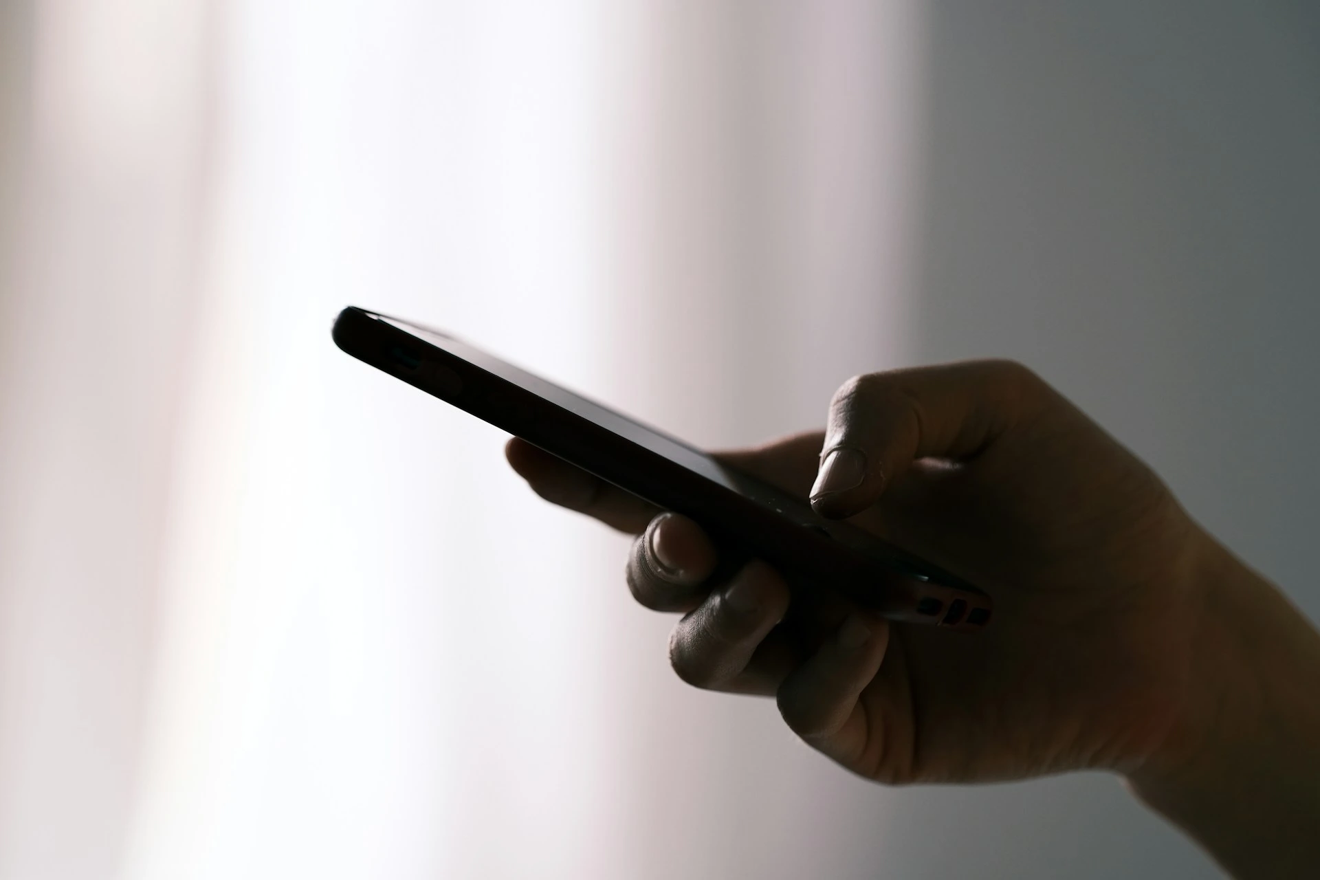 A UE Lança o Primeiro App Pornográfico Gerando Debate e Preocupações da Apple