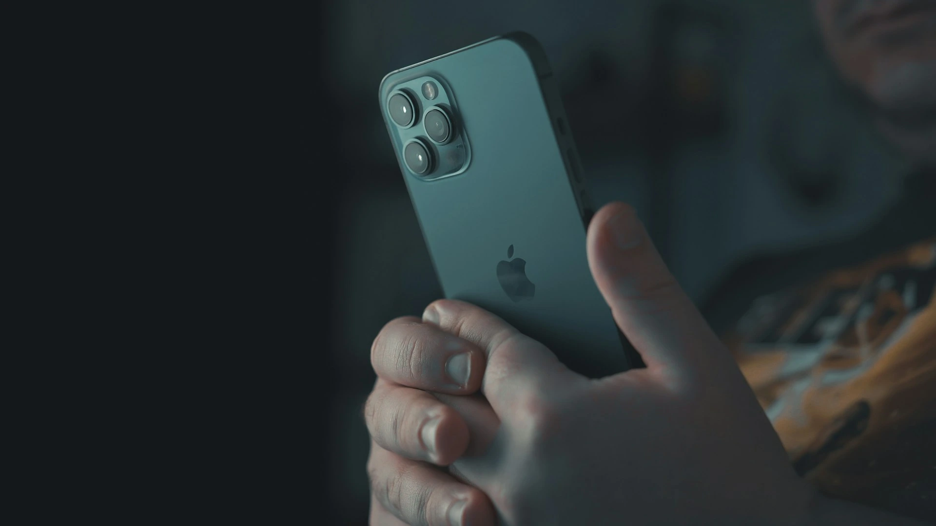 Apple Vai Corrigir Falha no Ditado do iPhone que Substitui ‘Racista’ por ‘Trump’