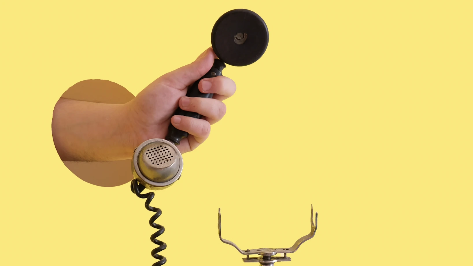 Gigante de Call Center Usa IA para Neutralizar Sotaques dos Trabalhadores Indianos