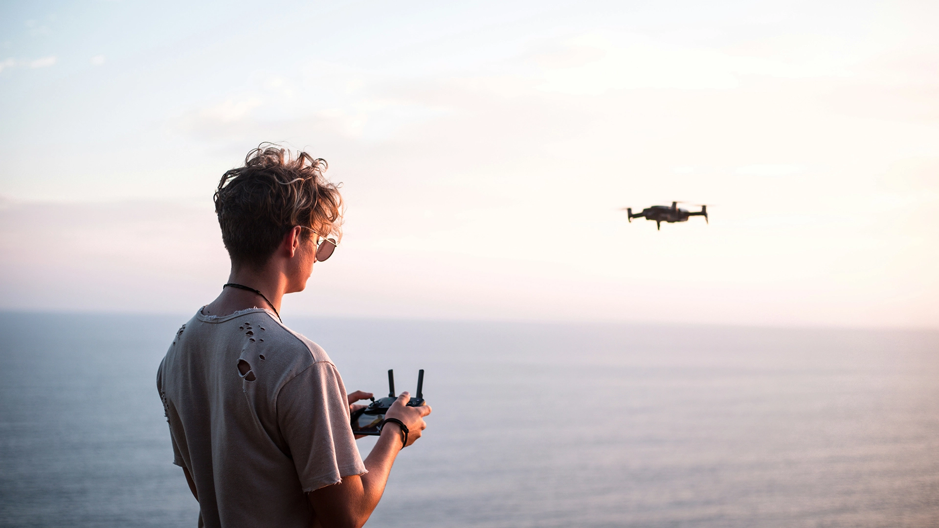 Nova Empresa de Tecnologia de Drones Theseus Arrecada $4.3 Milhões Após Viralizar nas Redes Sociais