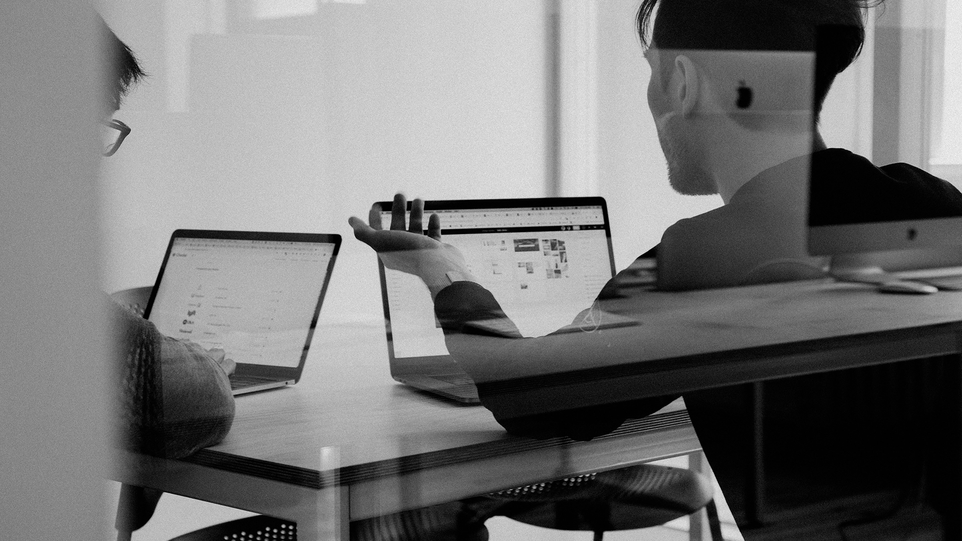 A OpenAI vai adquirir a empresa do ex-designer da Apple por $6,5 bilhões