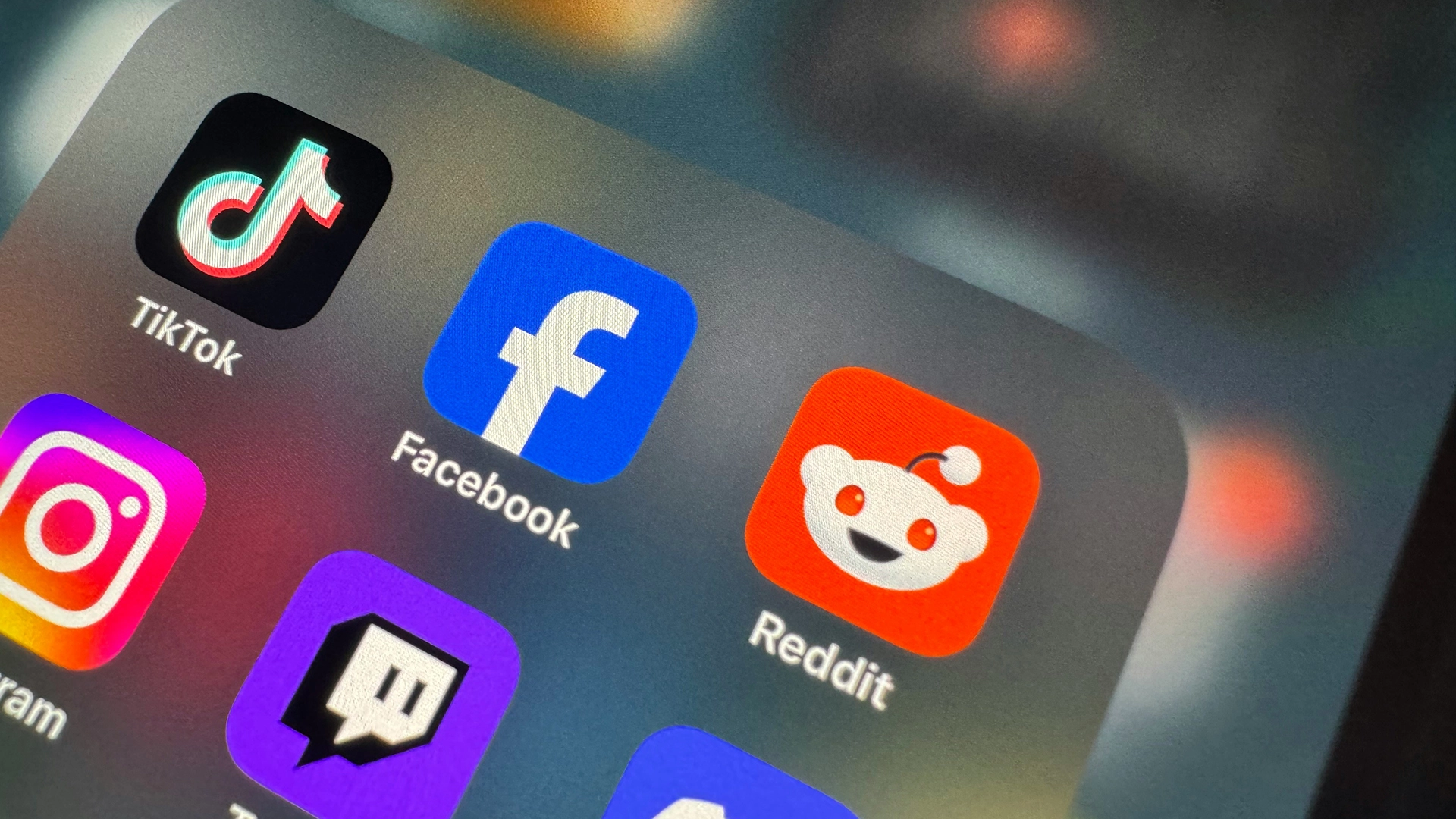 O Reddit Processa Anthropic por Raspar Plataforma mais de 100.000 Vezes