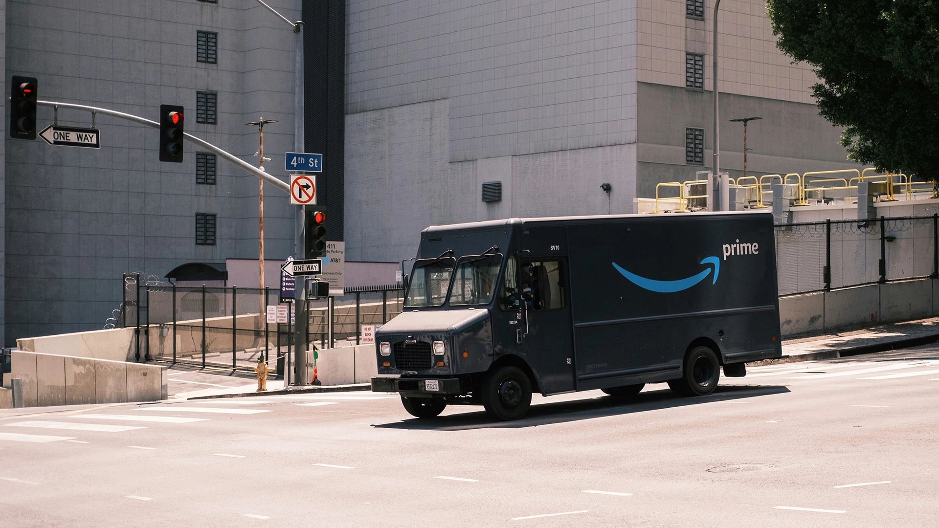 Amazon Investirá $54 Bilhões para Impulsionar Infraestrutura, Nuvem e Mídia no Reino Unido