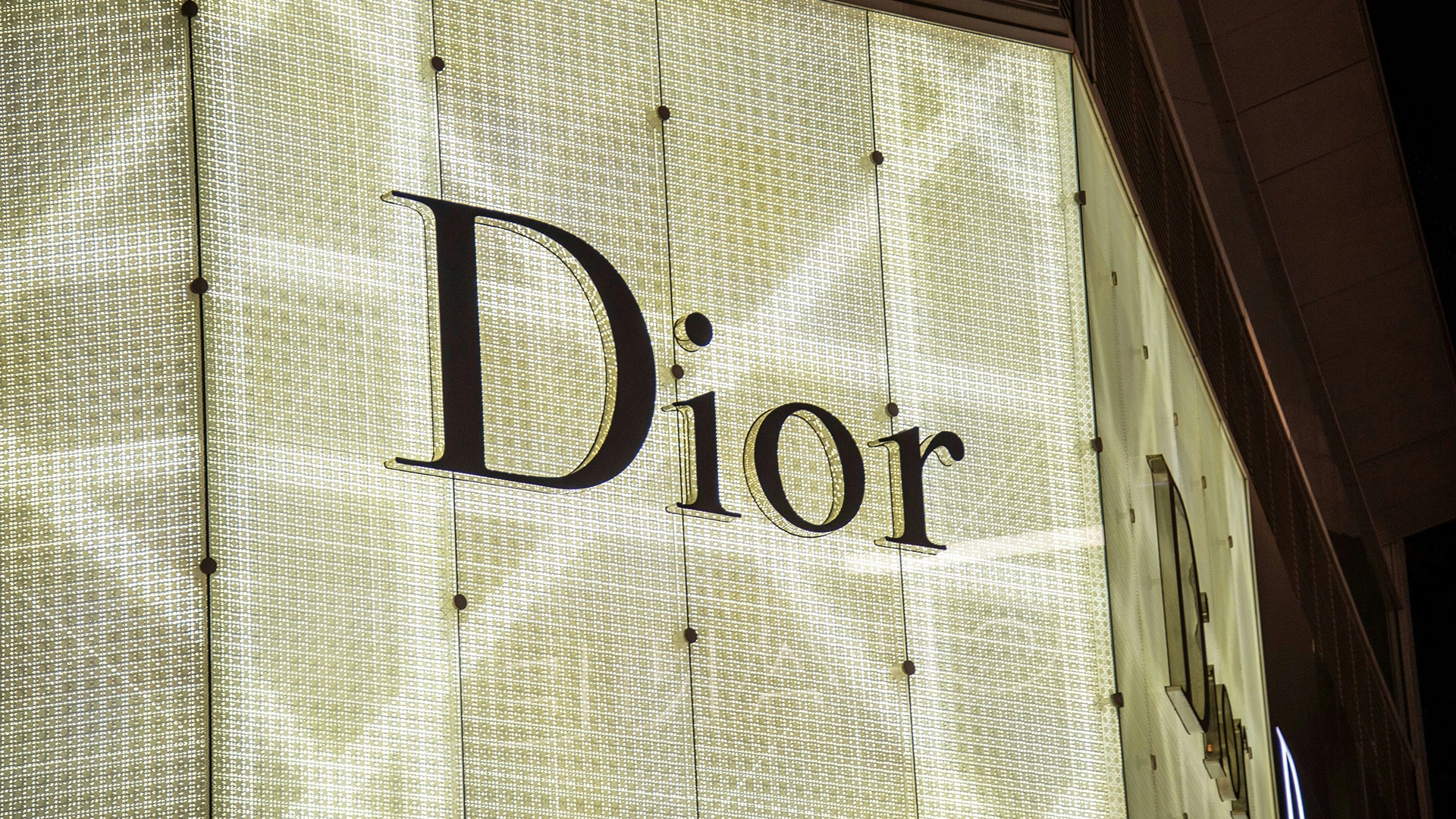 Violação de Dados da Dior Expõe Informações Pessoais de Clientes dos EUA