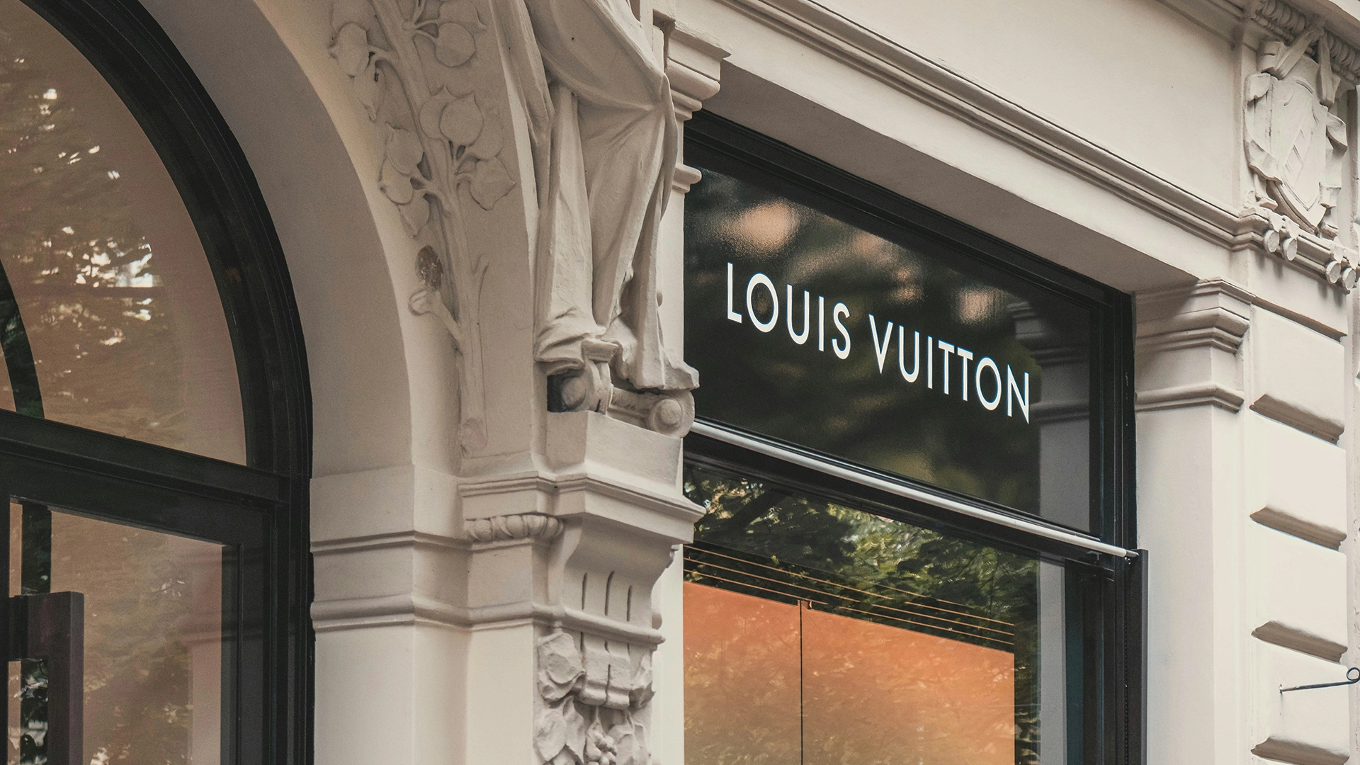 Hong Kong Investiga Louis Vuitton Após Violação de Dados Afetando 419.000 Clientes