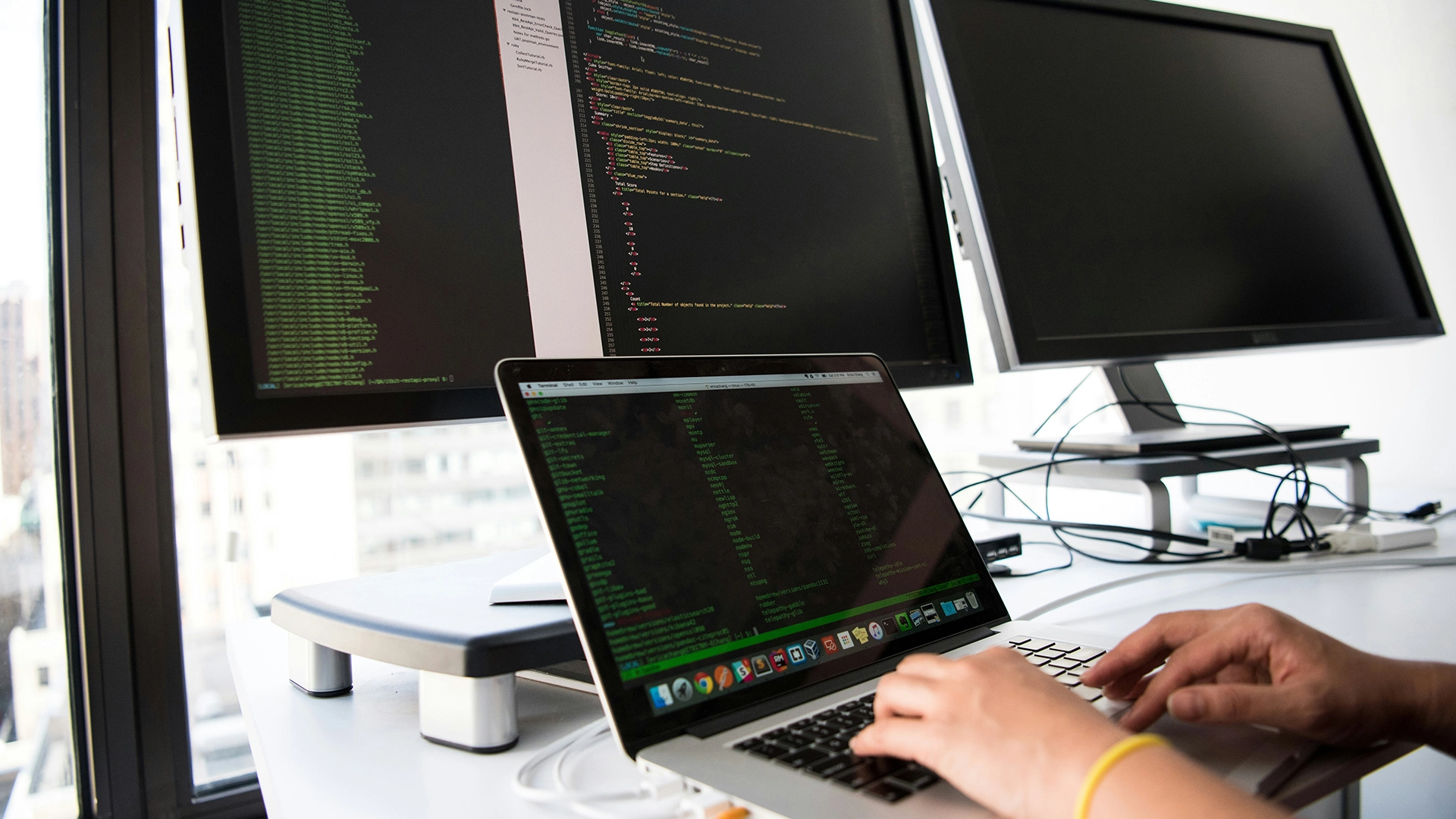 Engenheira de Software se Torna Viral por Conciliar Múltiplos Trabalhos em Startups do Vale do Silício