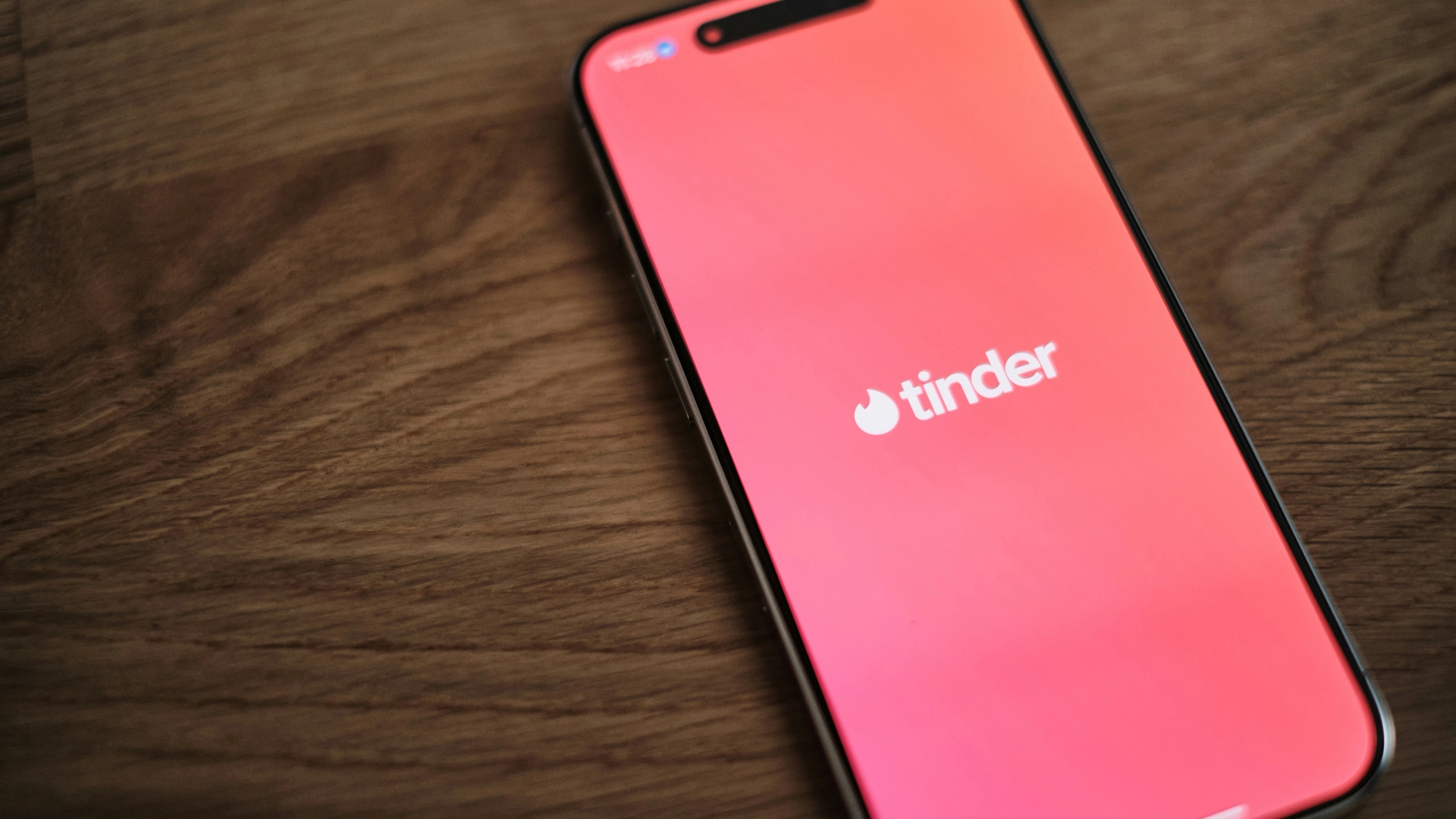 O Tinder Exigirá Reconhecimento Facial na Califórnia para Reduzir a Impersonação