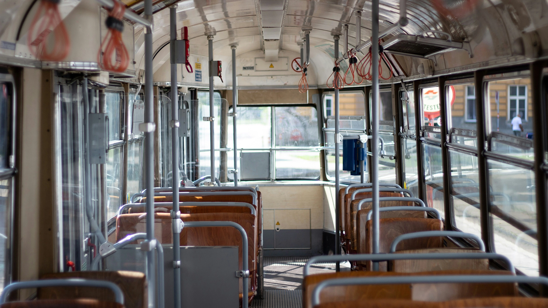 Barcelona Transforma Resíduos Humanos em Combustível Limpo para o Transporte Público