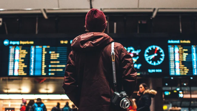 Ataque cibern&eacute;tico interrompe sistemas de check-in em grandes aeroportos europeus