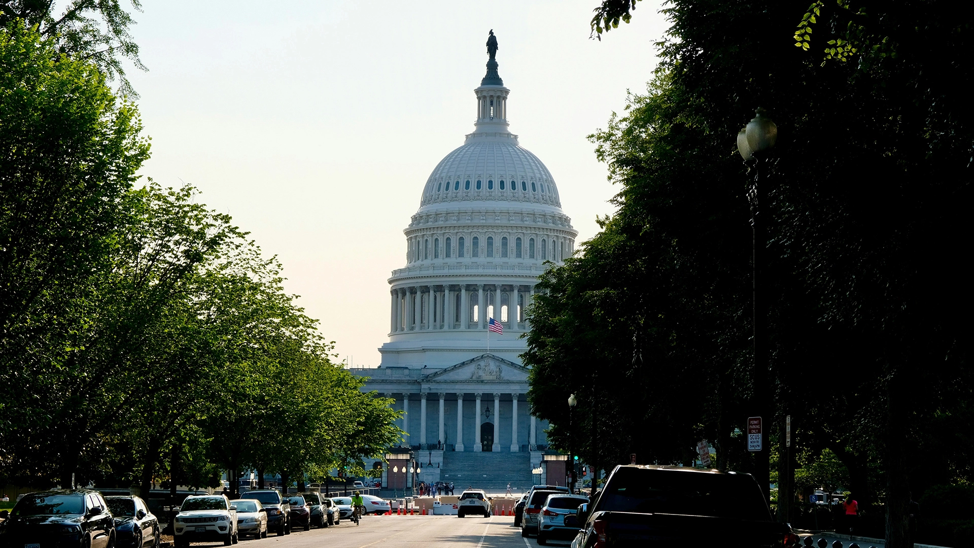 Senadores Democratas Afirmam que o Caos do DOGE Colocou os Dados dos Americanos em Risco